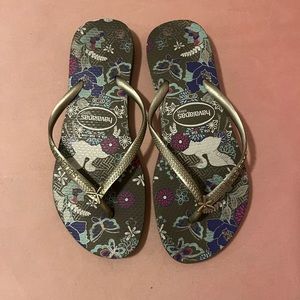 Havaianas Slim Dragonfly and Crane Flip Flops, size 7/8